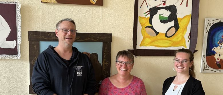 Sr. Kodweiß wurde vom Schulleiter Dennis Kittel und der Leiterin der Oberschule, Henrike Klitsche, herzlich begrüßt.