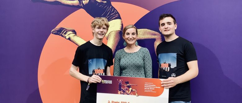 Jonas Mayer und Linus Fraas (Klasse 11a) gewinnen im bundesweiten Jugendwettbewerb „Umbruchszeiten“