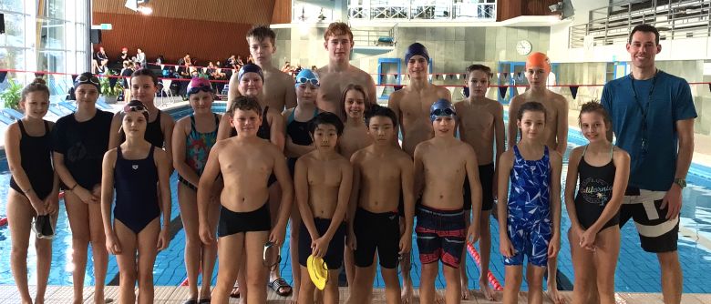 Schwimmteams im Regierungsbezirksfinale von Jugend trainiert für Olympia
