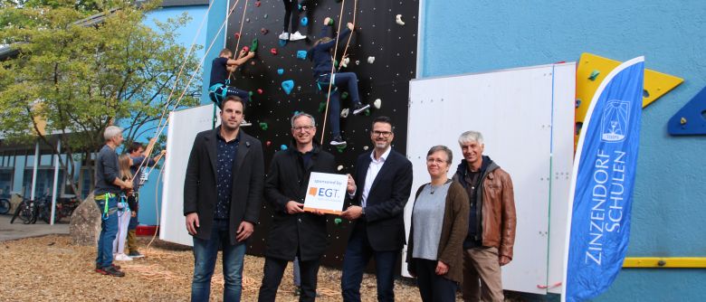 Neue Kletterwand eingeweiht