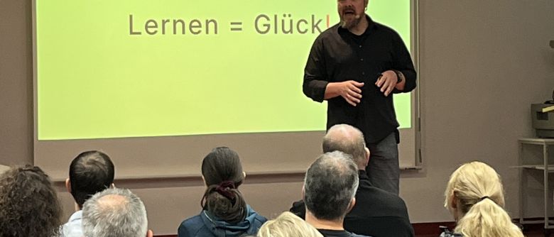 „Lernen ist Glück“ – Vortrag begeistert Eltern in Königsfeld