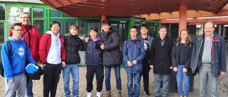 Fantastischer Erfolg beim Tag der Mathematik: Zinzendorfschüler ganz vorne unter 181 Schüler*innen aus Deutschland, Österreich und der Schweiz