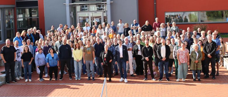 Die Mitarbeitenden der Zinzendorfschulen.