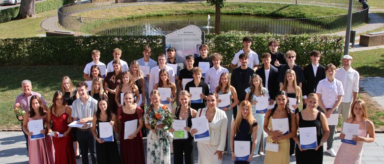 38 Absolventinnen und Absolventen der Zinzendorf-Realschulen haben ihre Mittlere Reife bestanden