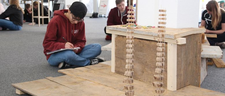 Werke eines Altschülers werden zum Unterrichtsgegenstand