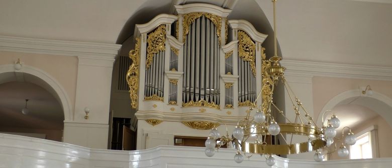 Sr. Biederbeck und Br. Fischer wünschen allen Schülerinnen und Schülern schöne Ferien