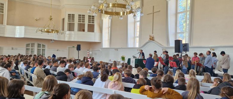 Unter- und Mittelstufe mit Ostergottesdienst in die Ferien verabschiedet