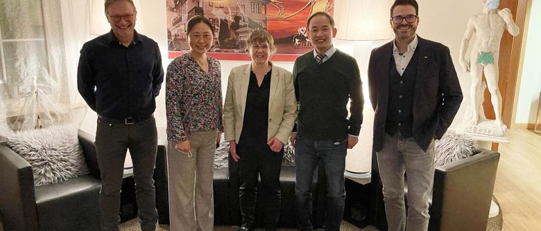 Bildungsberatung Ouyang besucht chinesische Schüler*innen