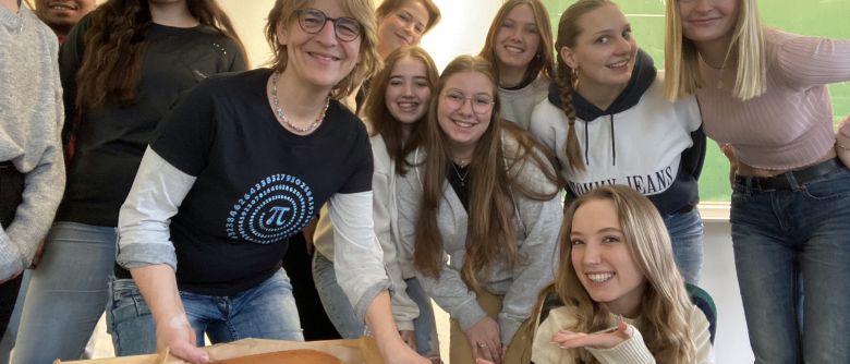Pi-Tag mit Videos, Spielen und Kuchen