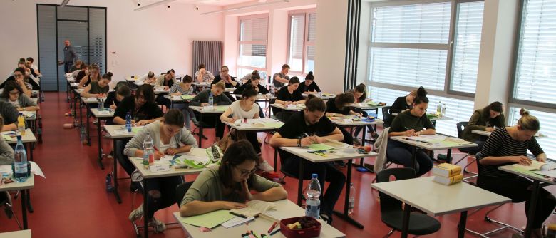 Fast 50 Prüfungen für fünf verschiedene Abschlüsse
