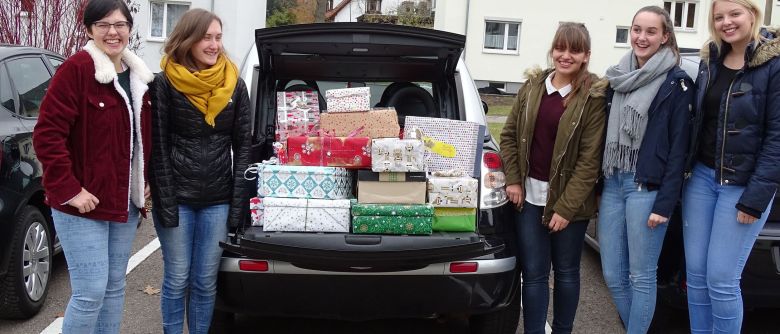 Weihnachten im Schuhkarton: Klassen 5 bis 8 beschenken 87 Kinder