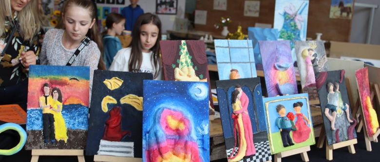 Schulfest der Zinzendorfschulen mit Blick in die Zukunft: Neue Sporthalle vorgestellt