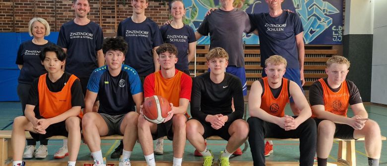 Schulpokal: Lehrer gewinnen im Basketball