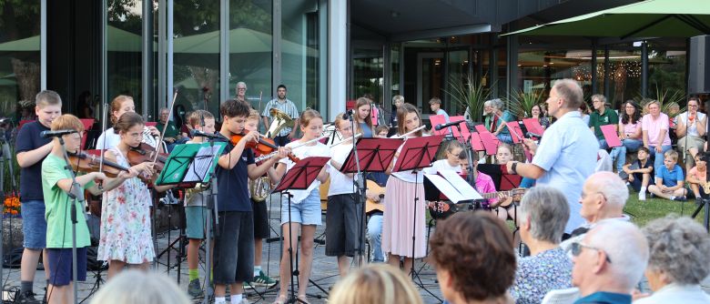 110 Musikerinnen und Musiker sorgten für unvergessliche Klänge.