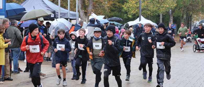 Mehr als 1100 Läuferinnen und Läufer gingen an den Start.