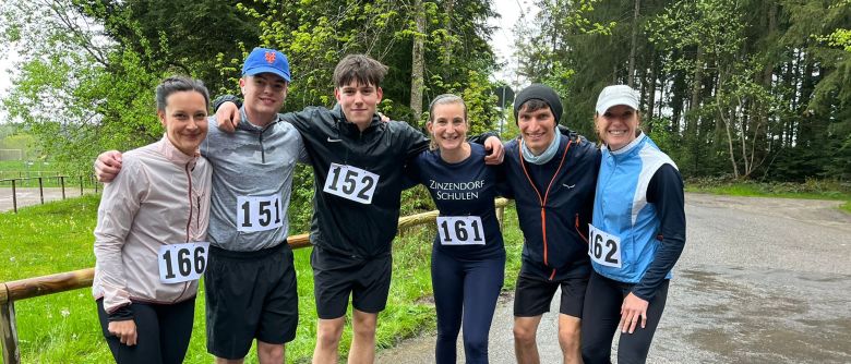 Beste Laune trotz erhöhter Luftfeuchtigkeit beim Sport-Weiß-Lauf