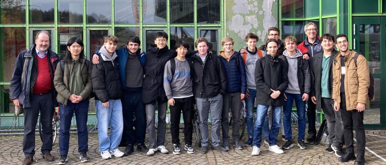 Vierter und zehnter Platz beim Tag der Mathematik für zwei von drei Zinzendorf-Teams