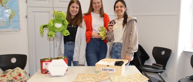 Angehende Erzieher*innen präsentieren ihre Teampraktika