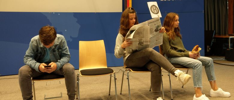 Theater-AG bei Einbürgerungsfeier im Landratsamt