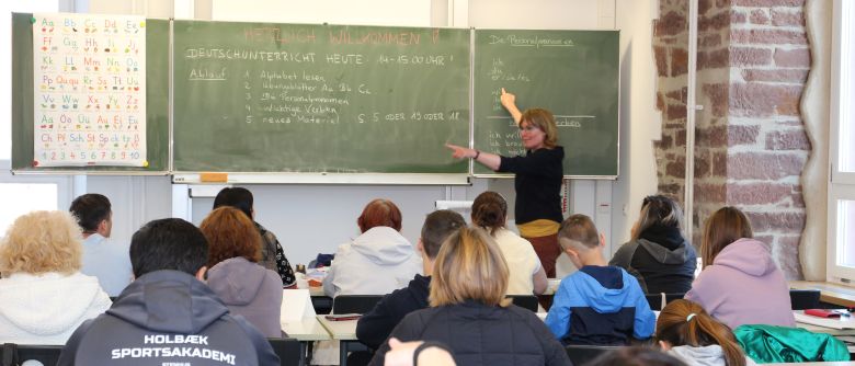 Krisen-Börse-Königsfeld hilft Ukrainern - Lehrer geben Deutschkurse