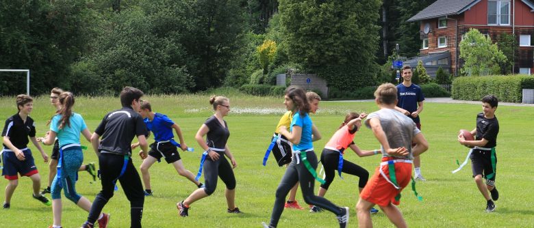US-Studenten bringen Zinzendorfschülern ihre Sportarten näher