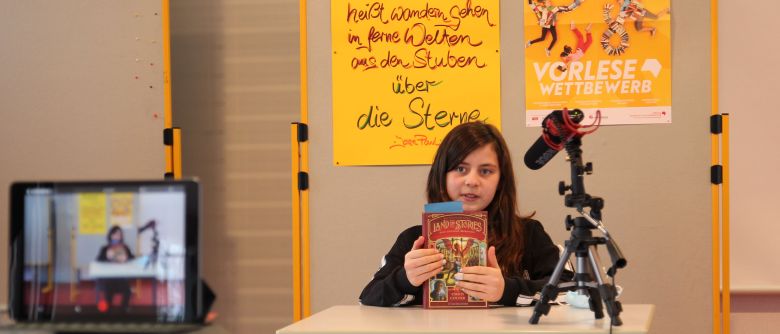 Sechstklässer verfolgen Vorlesewettbewerb per Live-Stream