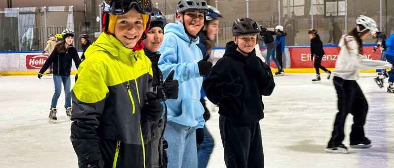Wintersporttag der Klassen 7 bis 9: Ein fröhlicher Tag auf Schnee und Eis