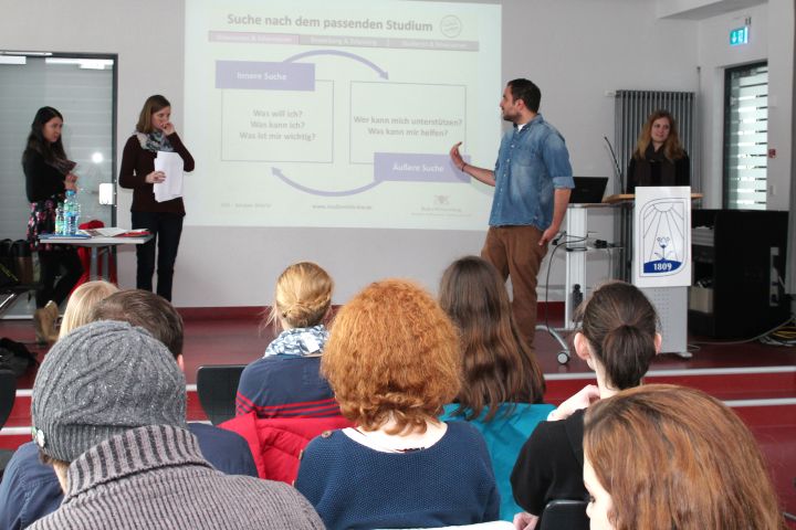 Studienbotschafter informieren über die Wahl des geeigneten Studiums