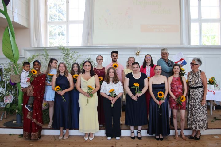 Die angehenden Jugend- und Heimerzieherinnen und -erzieher wurden nach dem schulischen Teil ihrer Ausbildung verabschiedet.