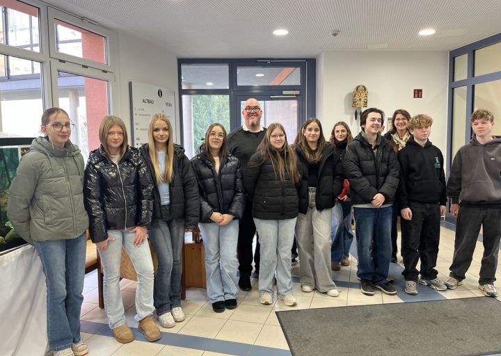 AES in der Realschule: 8Rb besucht Christoph-Blumhardt-Haus 