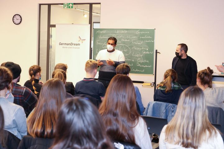 jahresbericht_2021_02.jpg