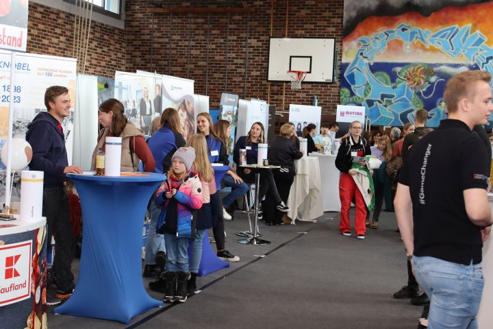 jahresbericht_zinzendorfschulen_2023_04.jpg