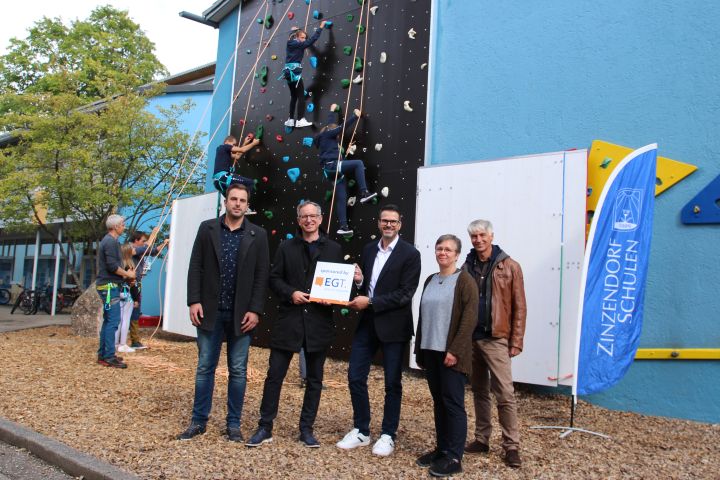 Neue Kletterwand eingeweiht