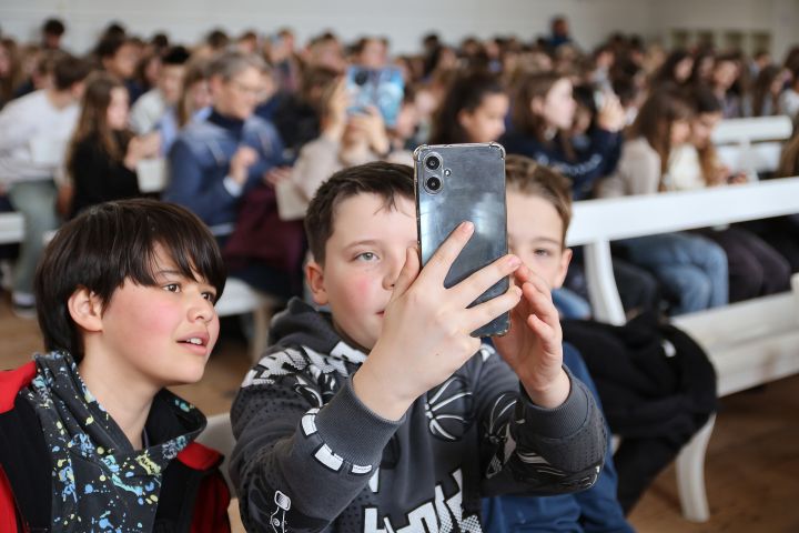 Gemeinsam Hoffnung feiern: Angehende Jugend- und Heimerzieher*innen gestalten Oster-Gottesdienste