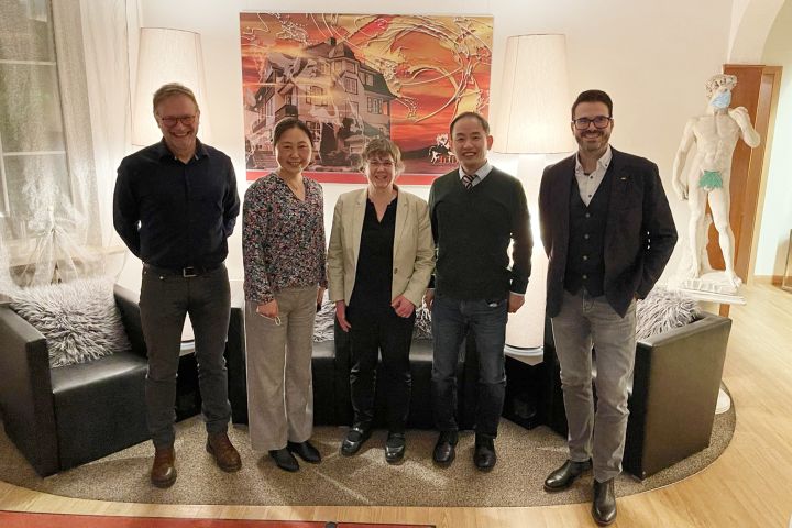Bildungsberatung Ouyang besucht chinesische Schüler*innen
