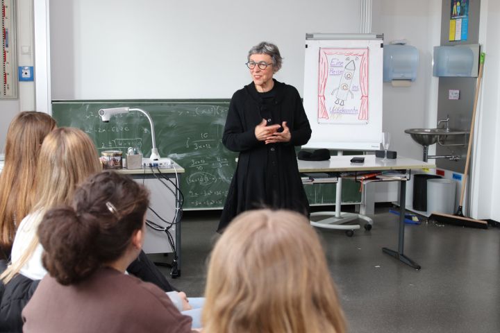 Theater gegen die Sucht: Eine bewegende Reise ins Unbekannte