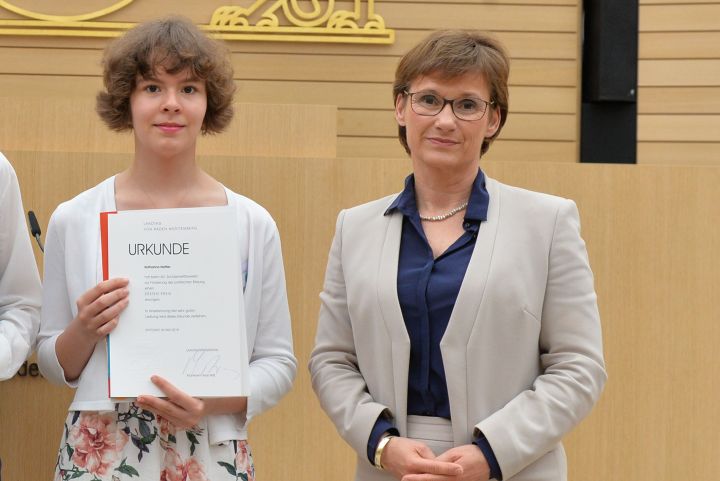 Katharina Hattler aus 8b gewinnt beim Landtags-Wettbewerb