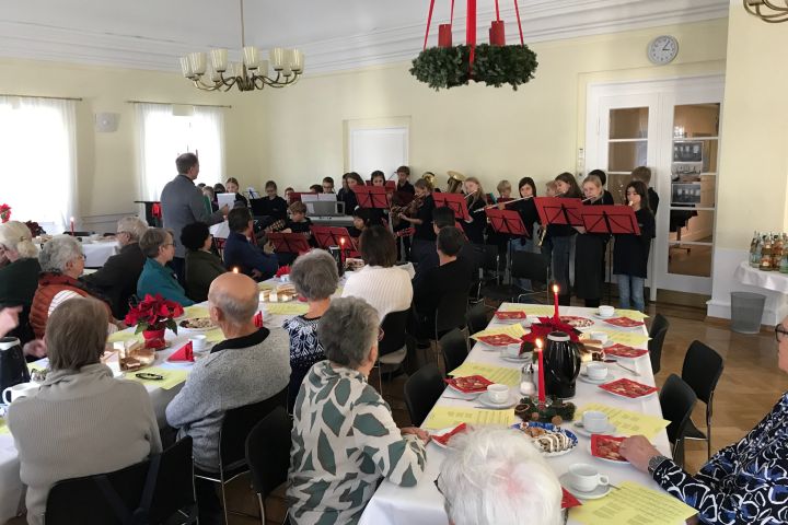 Seniorenweihnachtsfeier mit Unterstufenorchestern