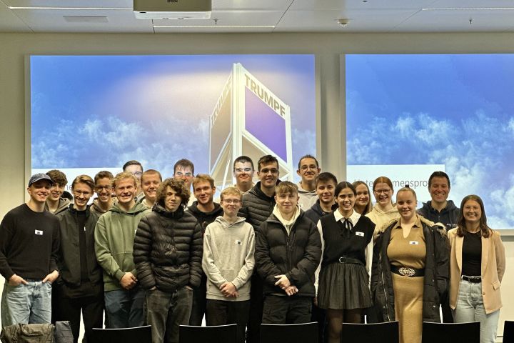 Zinzendorfschulen treffen auf das High-Tech-Unternehmen TRUMPF Laser 