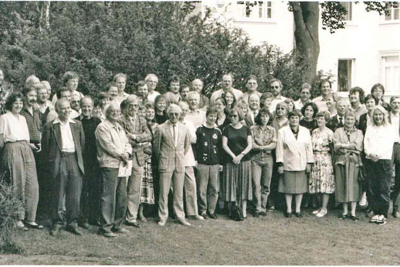 gruppenbild_1987_gesamtkollegium_erstes_foto.jpg