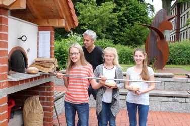 Backen im Holzbackofen Backen im Holzbackofen